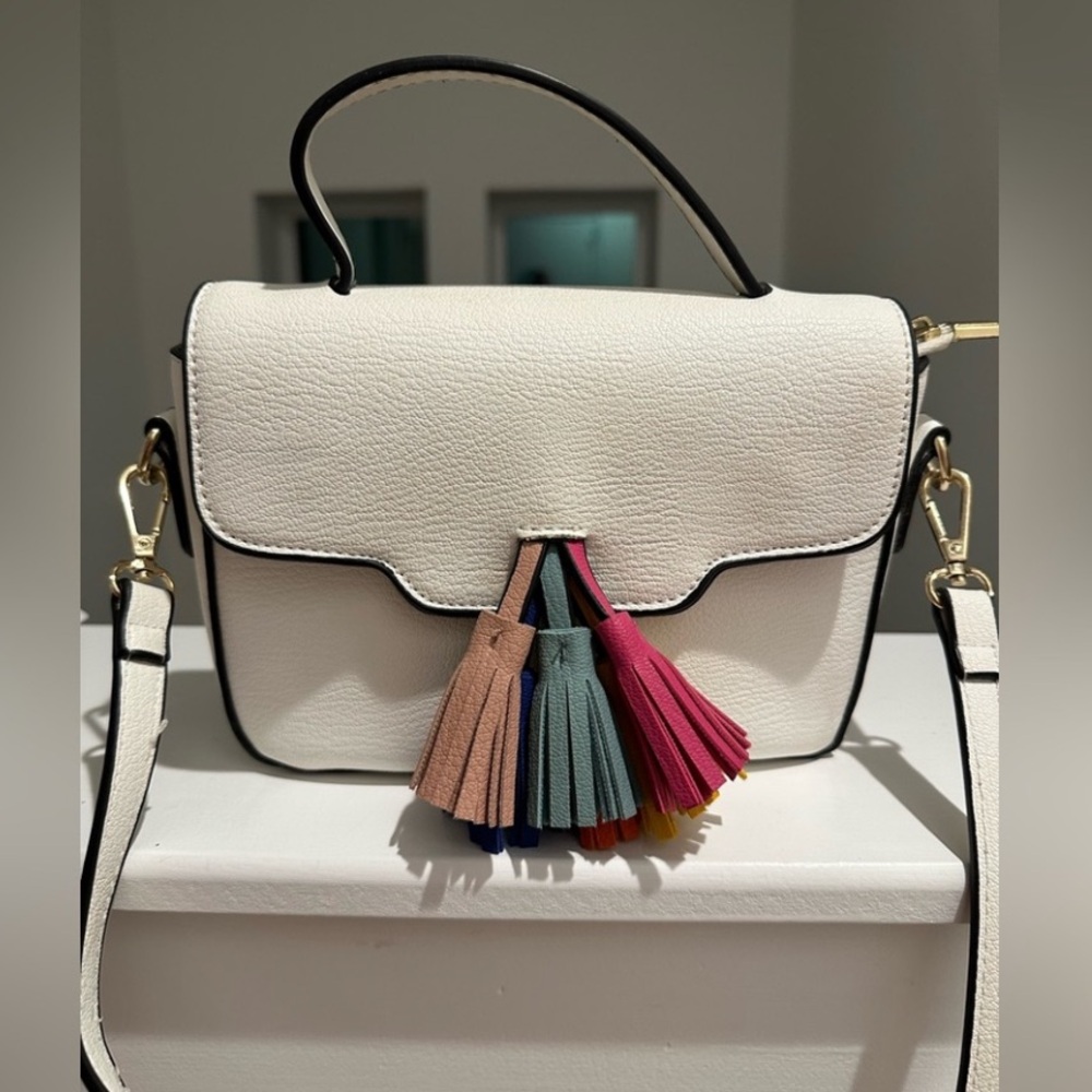 To Go Go white crossbody w/Colorful tassels, snap closure, 6x8”, NWOT